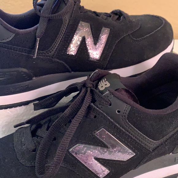 New Balance tennis shoes black suede taupe glitter - Picture 2 of 8